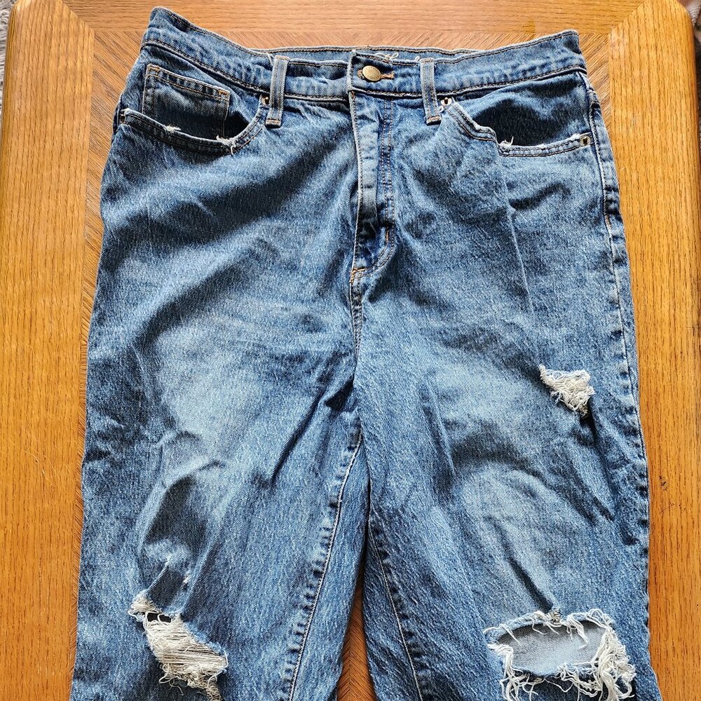 High-waisted denim jeans